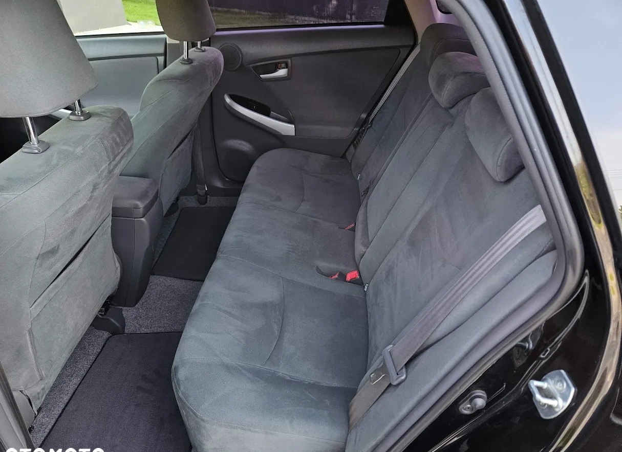 Toyota Prius cena 35800 przebieg: 340000, rok produkcji 2011 z Pionki małe 301